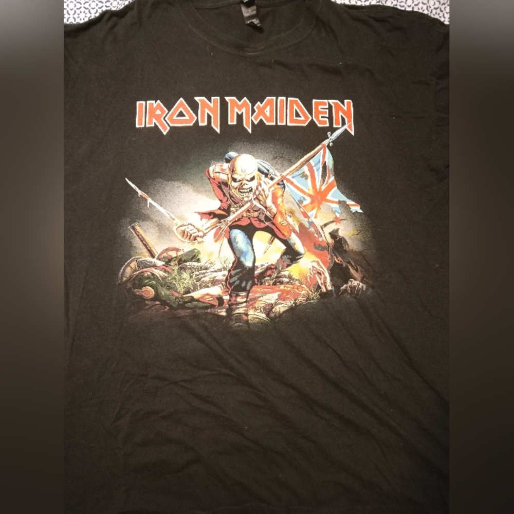 Unisex XL Iron Maiden Shirt, only has front design.
